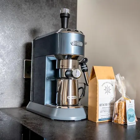 Four Zero Six @ Ryedale House Йорк