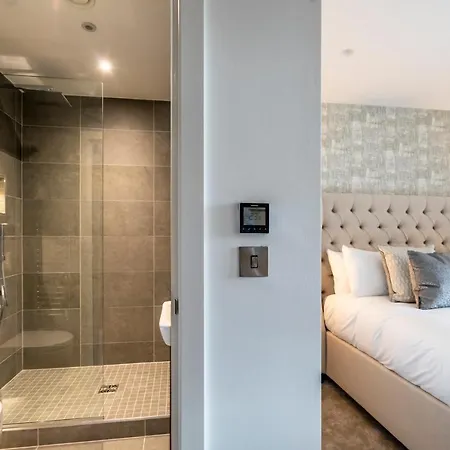 Four Zero Six @ Ryedale House יורק